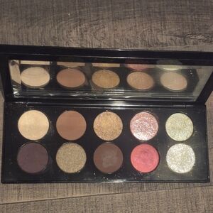 Pat McGrath Labs Eyeshadow Palette with Rich Colors